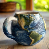 Ručno rađena šolja — „Pij svet u svojim dlanovima“