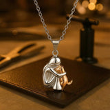 Nahrdelnik s objetim psa